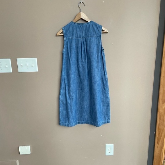 Draper James Sleeveless Chambray Ruffle Shift Dress in Blue Size Extra Small - Picture 5 of 8